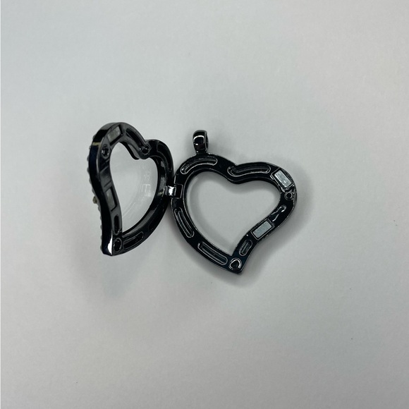 Gem Dazzle Heart Locket - Picture 5 of 8